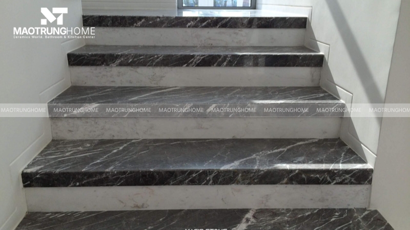 Mẫu đá ốp cầu thang tông trầm sang trọng