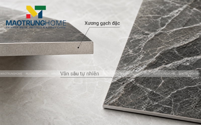 Cận cảnh mẫu gạch cho thấy bề mặt, vân và cạnh cắt