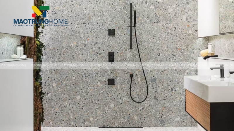 Mẫu terrazzo xám đậm hoặc tương phản cao cho master bathroom (Mẫu 2)